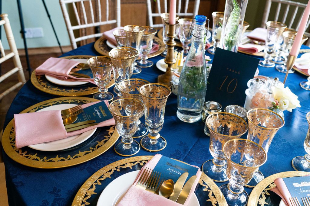 navy blue wedding table set up